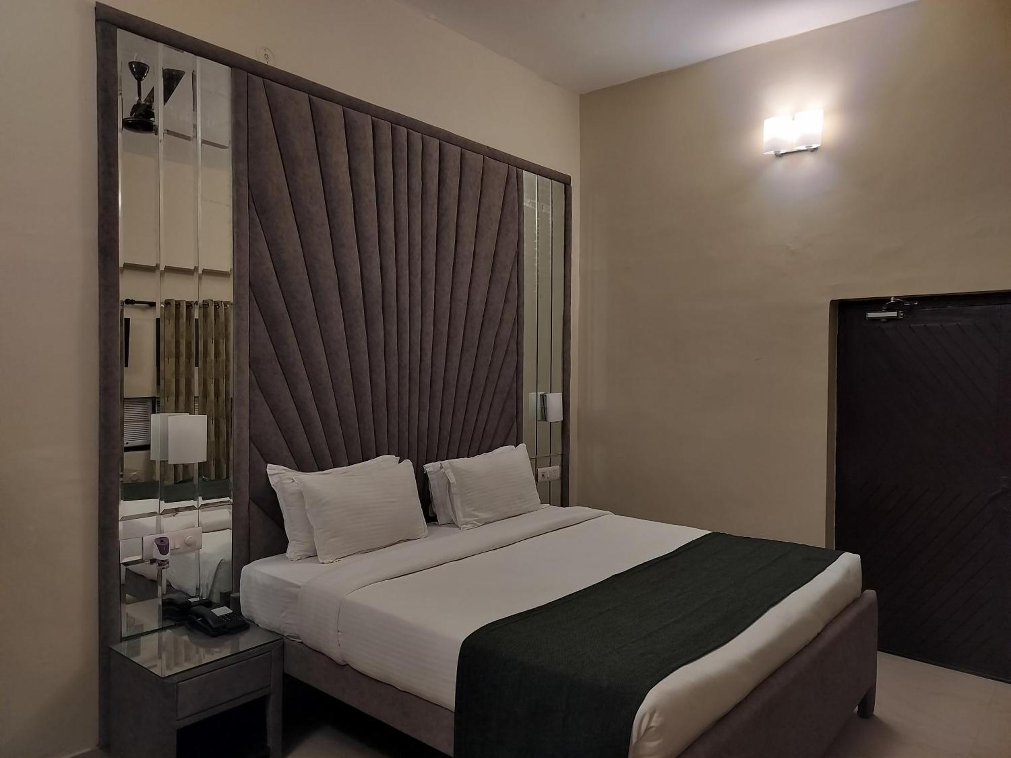 Bel-La Monde Hotel "Riverside" - Jim Corbett Garjia ภายนอก รูปภาพ